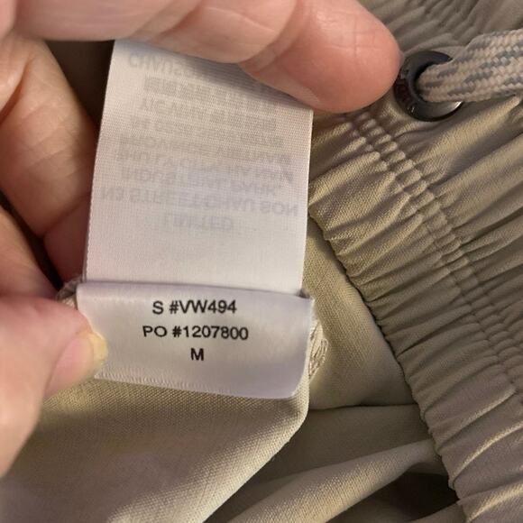 Vuori Size M Scout Joggers Pants Dark Salt Cargo Athleisure VW494 - Picture 6 of 6